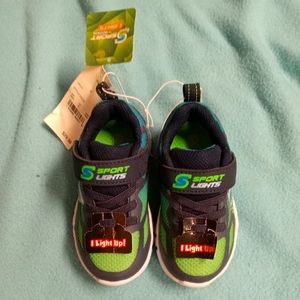 Brand with tags GSPORT light up grean sketcher sneakers size 6T in little boys.